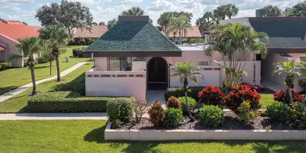 3319 SE La Prado Court