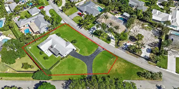 121 River Drive