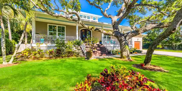 2 Fieldway Drive