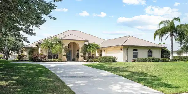 1392 SW Sea Holly Way