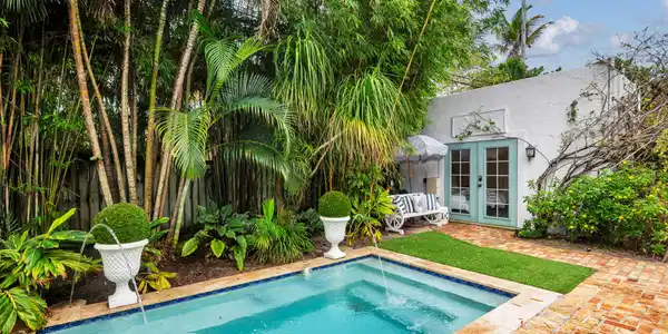 Image 3: Pool
