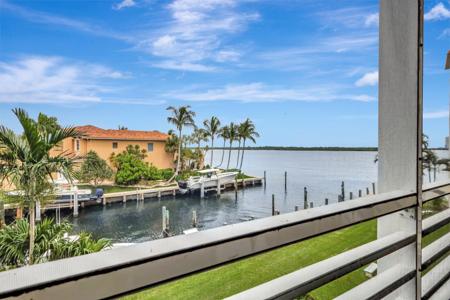 105 Paradise Harbour Boulevard