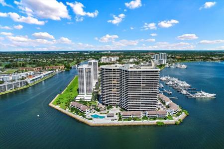 100 Lakeshore Drive