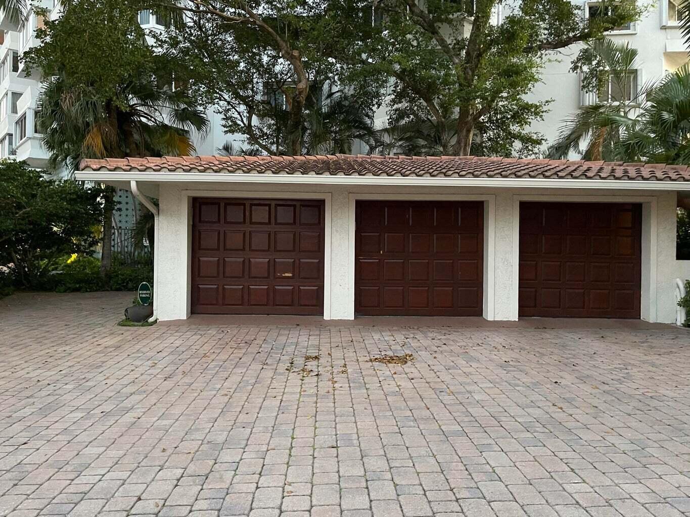 Image 3: garage