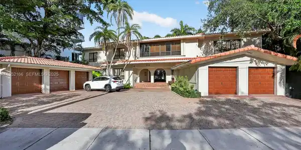 Image 4: exterior photo