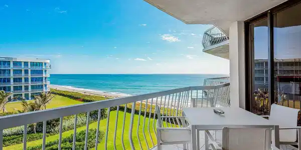 Image 4: 121-2100SouthOceanBoulevard-402N-PalmBea
