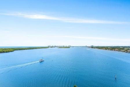 100 Lakeshore Drive