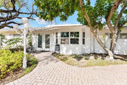 1318 SE 12th Ter