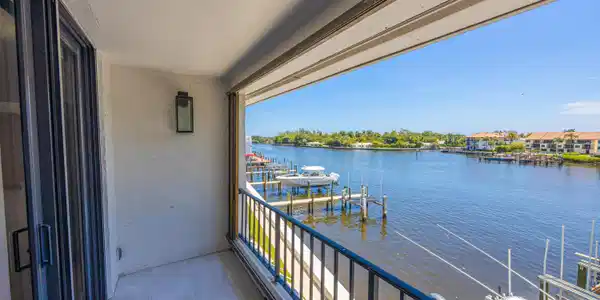 801 Palm Trail