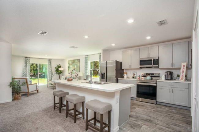 Image 4: Model home - actual features may vary.