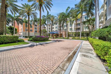 802 W Windward Way