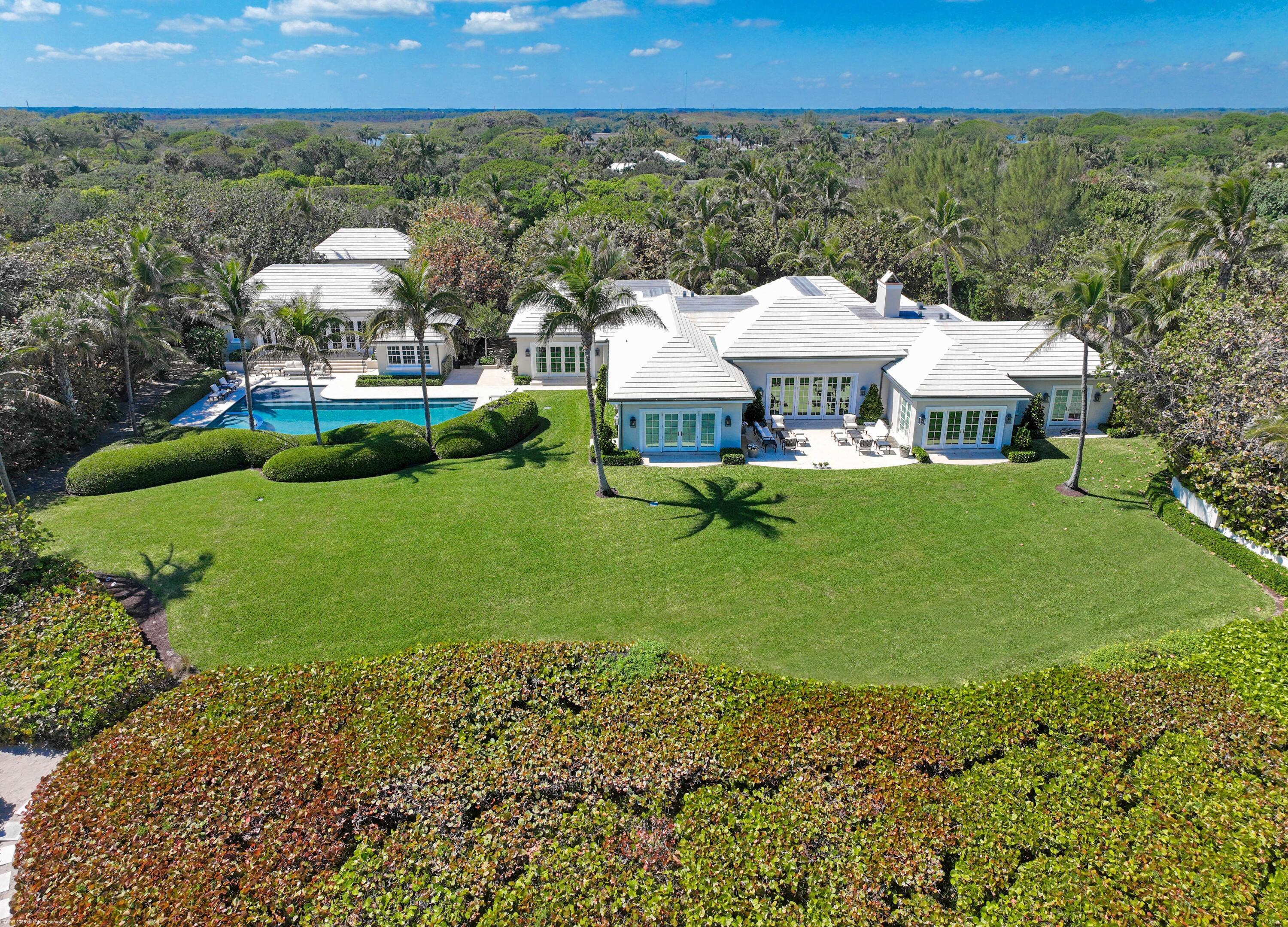 Image 3: Wide green lawn