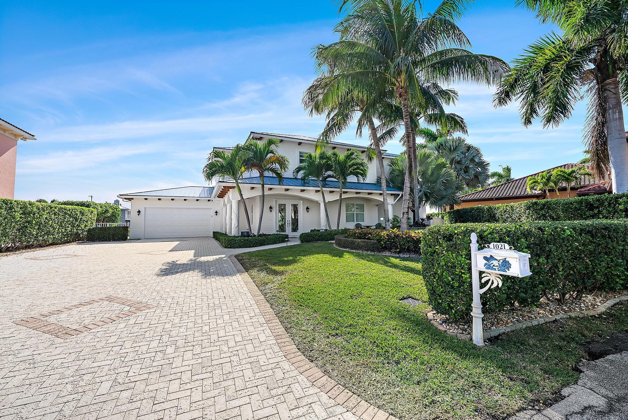 Image 2: 1021 Coral Way-6