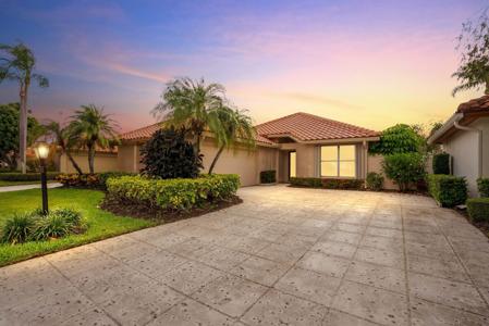 2735 SW Mariposa Circle