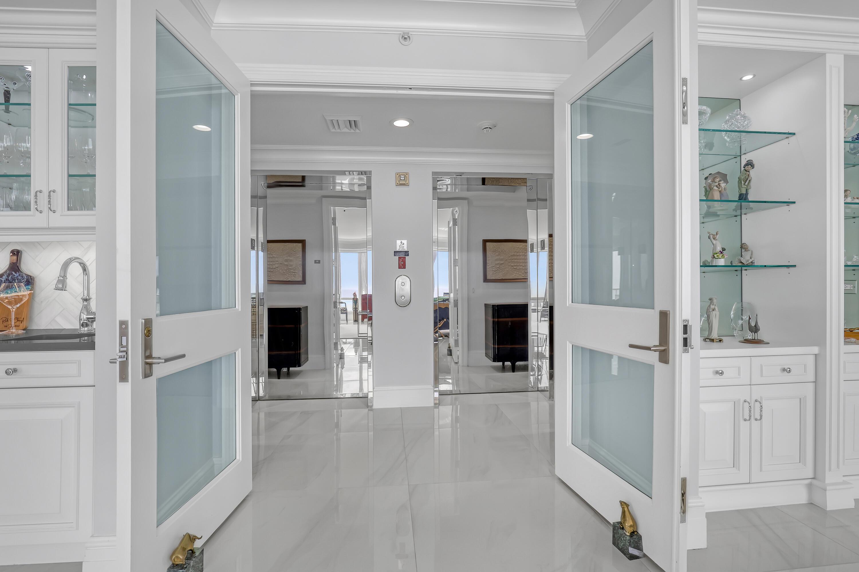 Image 3: Foyer