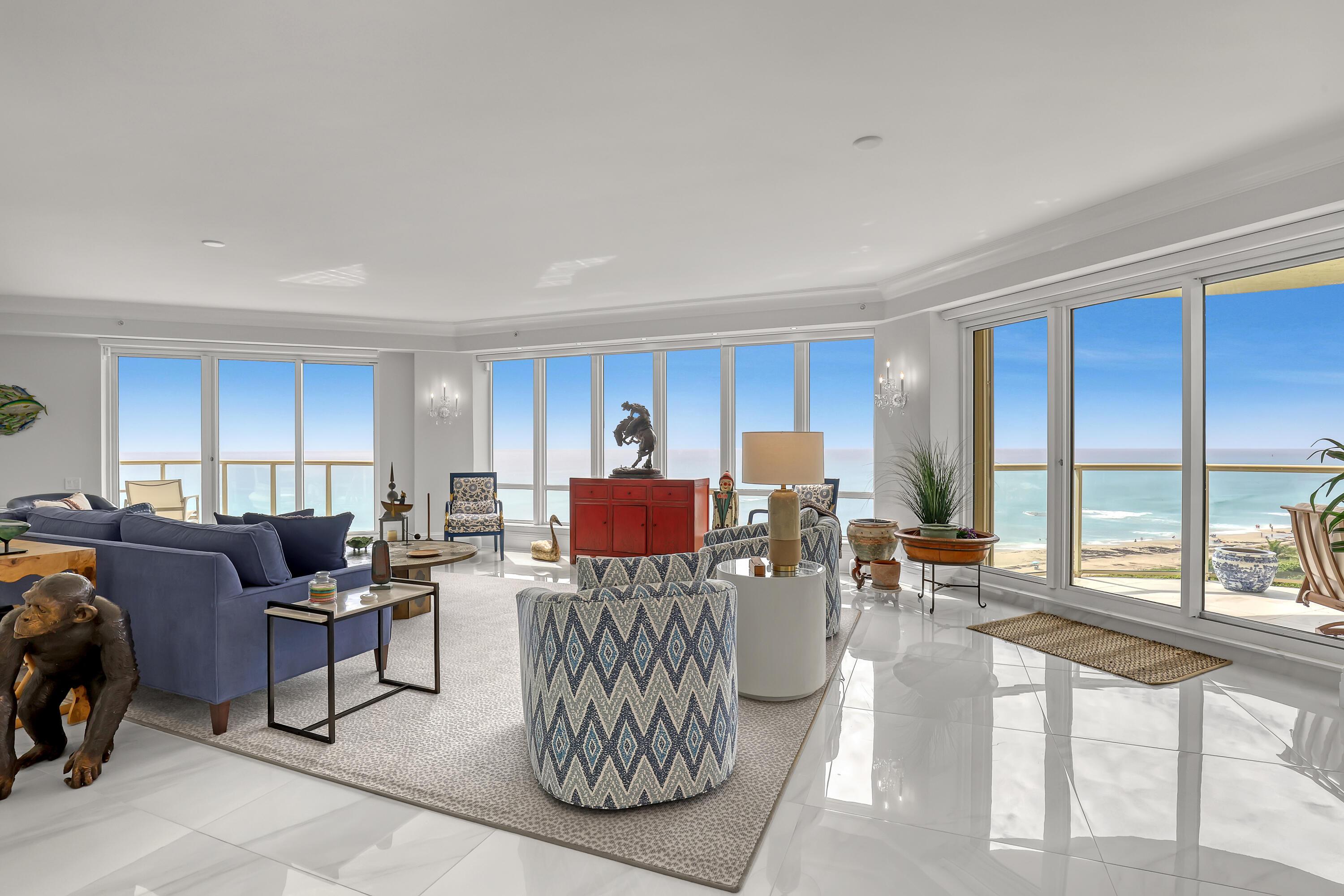 Image 4: Living Room