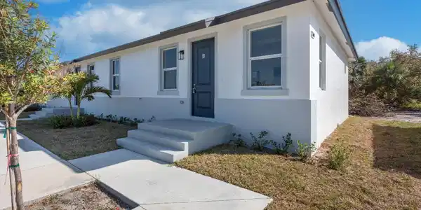 260 Rotonda Boulevard W