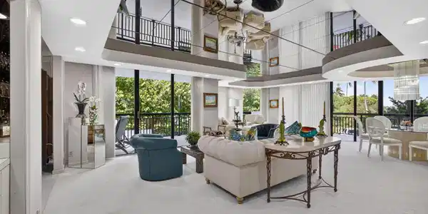 Image 4: Living room