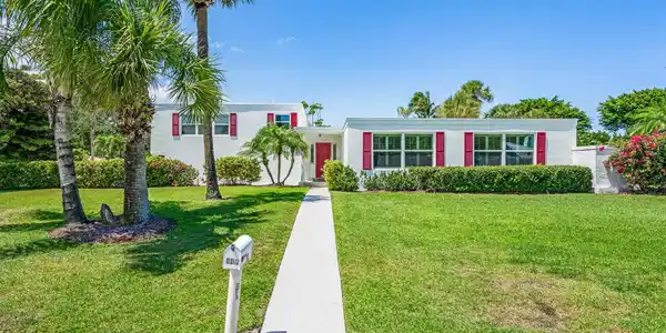 940 Lantern Lane