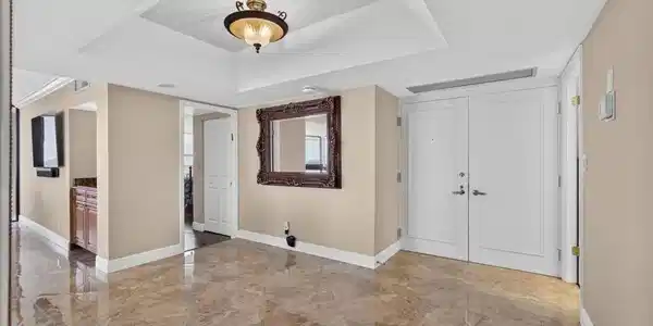 Image 4: Entrance Hallway