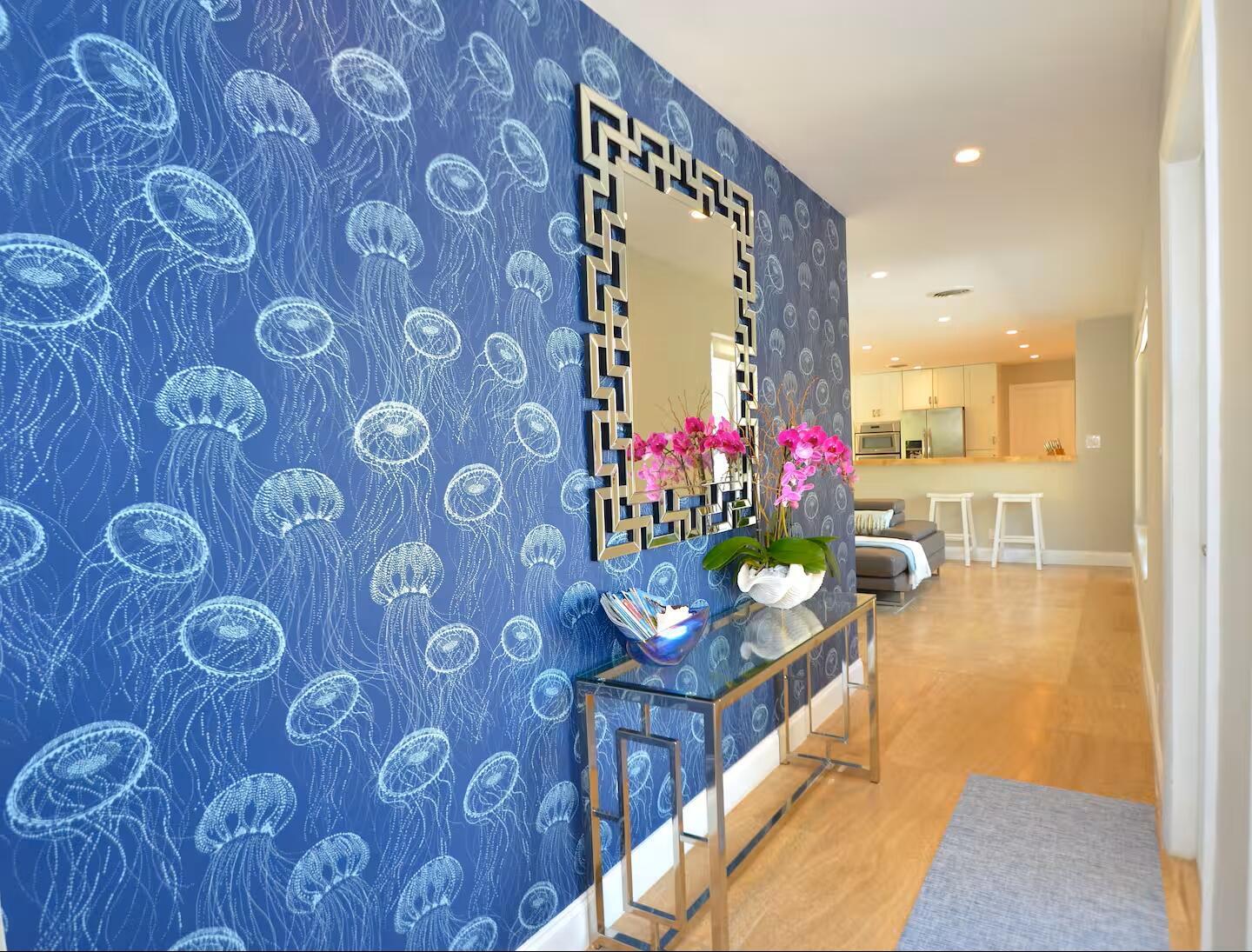 Image 3: Foyer Entry