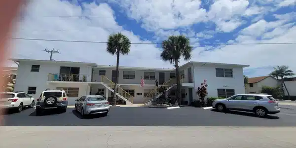 1907 NE 4th St