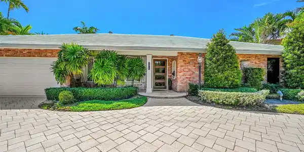 3050 NE 40th Court