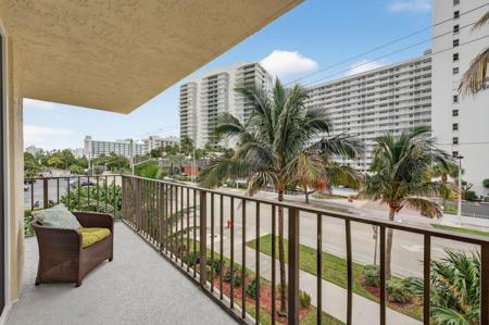 1009 N Ocean Boulevard
