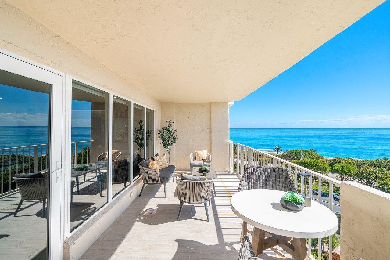 Image 2: OCEAN VIEWS FOR MILES!