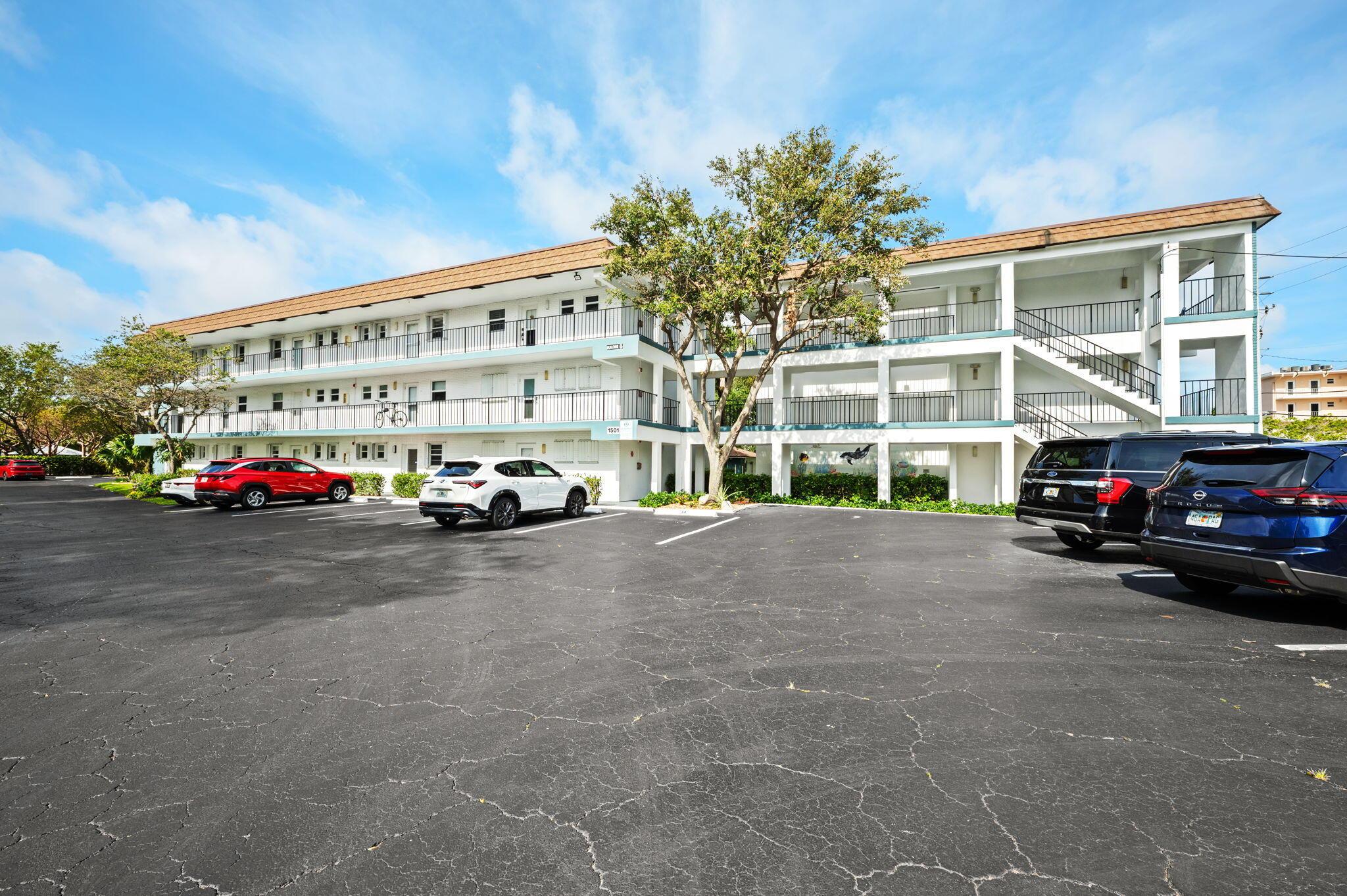 Image 4: 4-web-or-mls-1501-s-ocean-blvd-204
