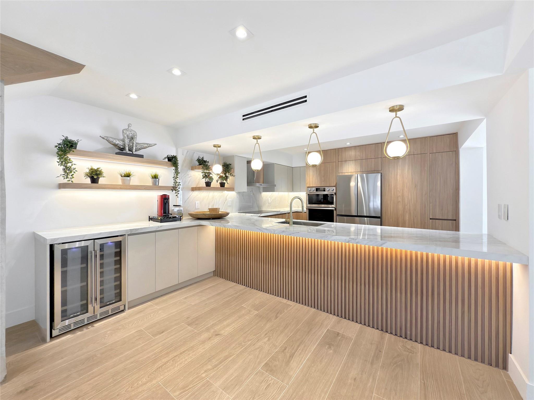 Image 1: Photo 4