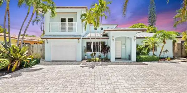 2620 NE 19th Ave