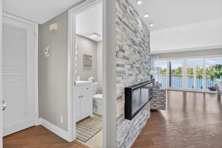 1537 E Hillsboro Boulevard