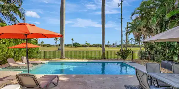 526 N Lakeside Drive