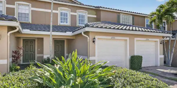 2993 SE Lexington Lakes Drive