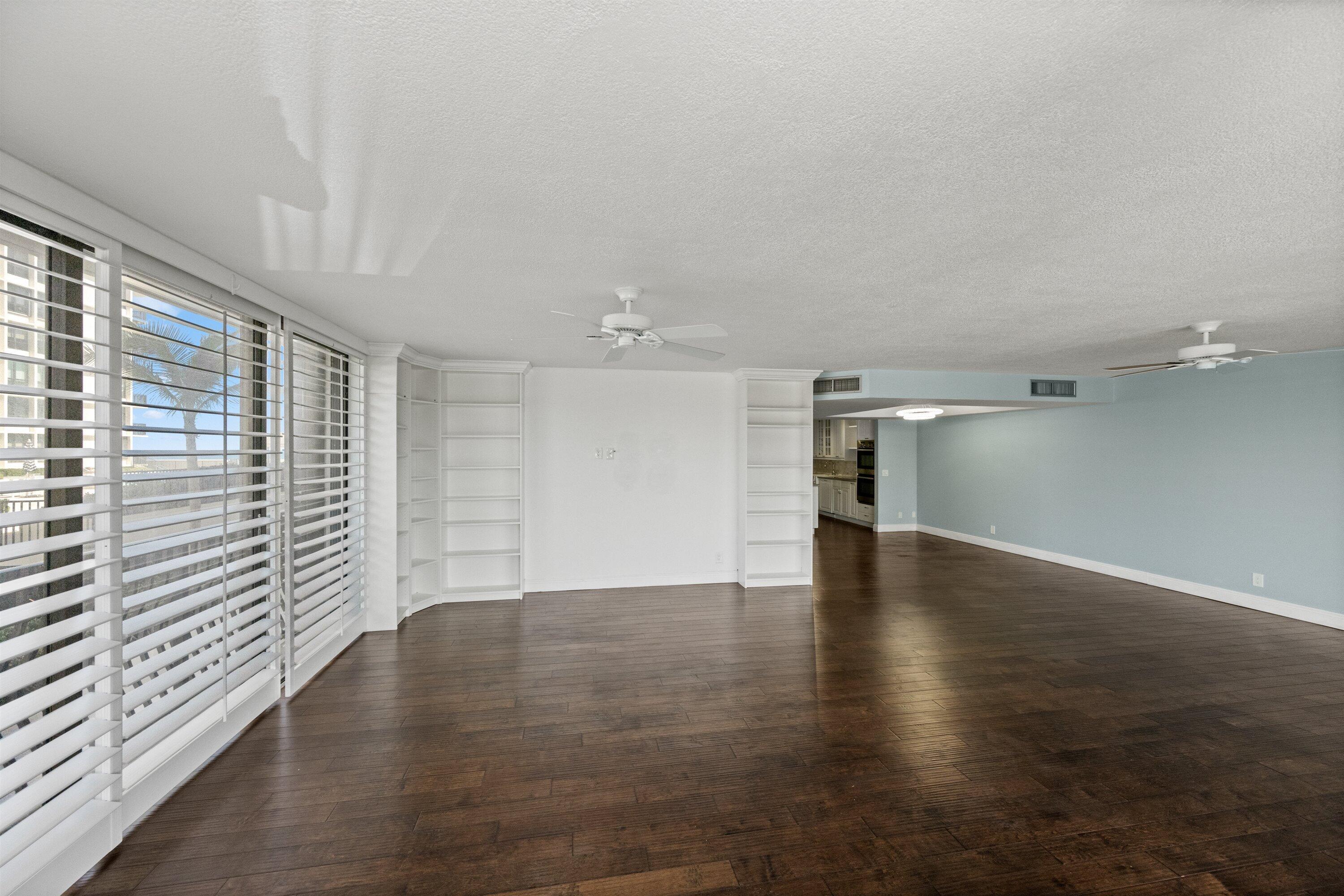 Image 3: Living Room