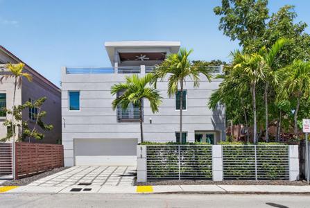 915 SE 2nd Court