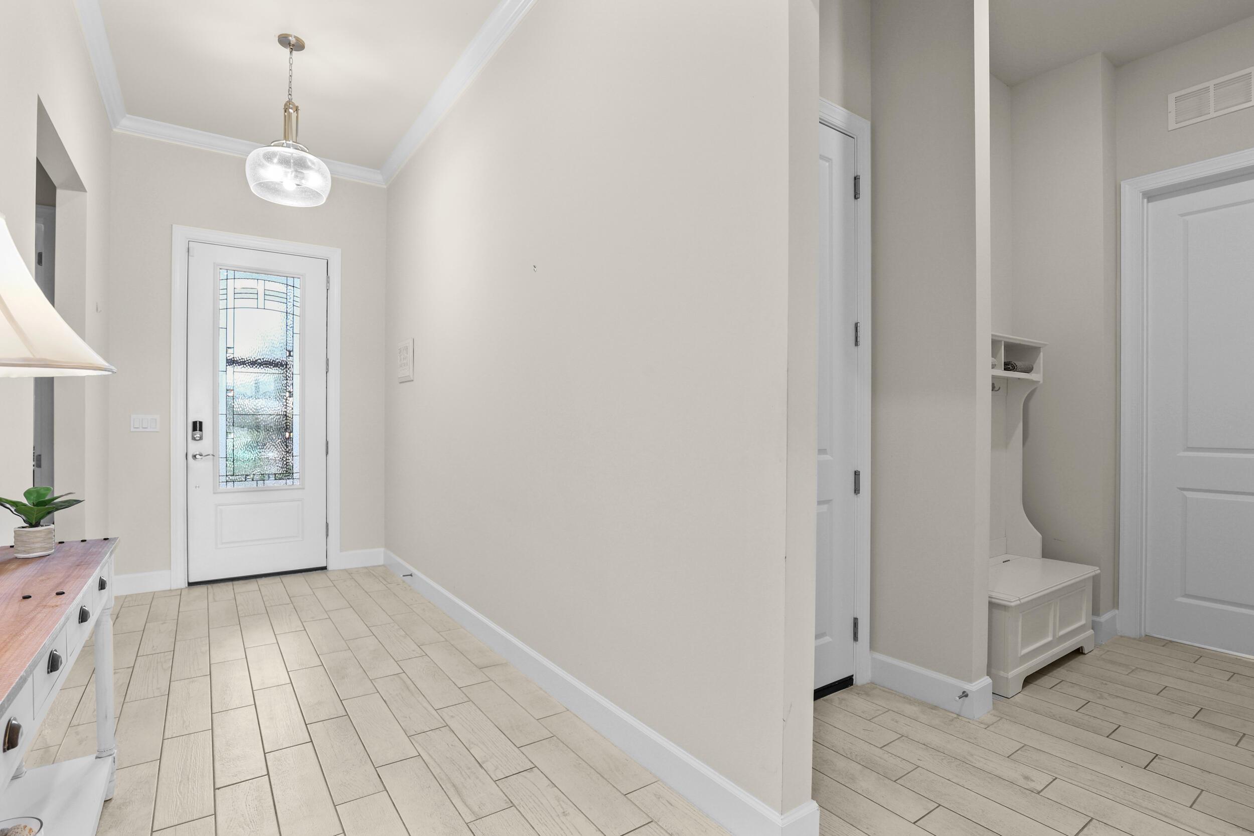 Image 4: Entryway
