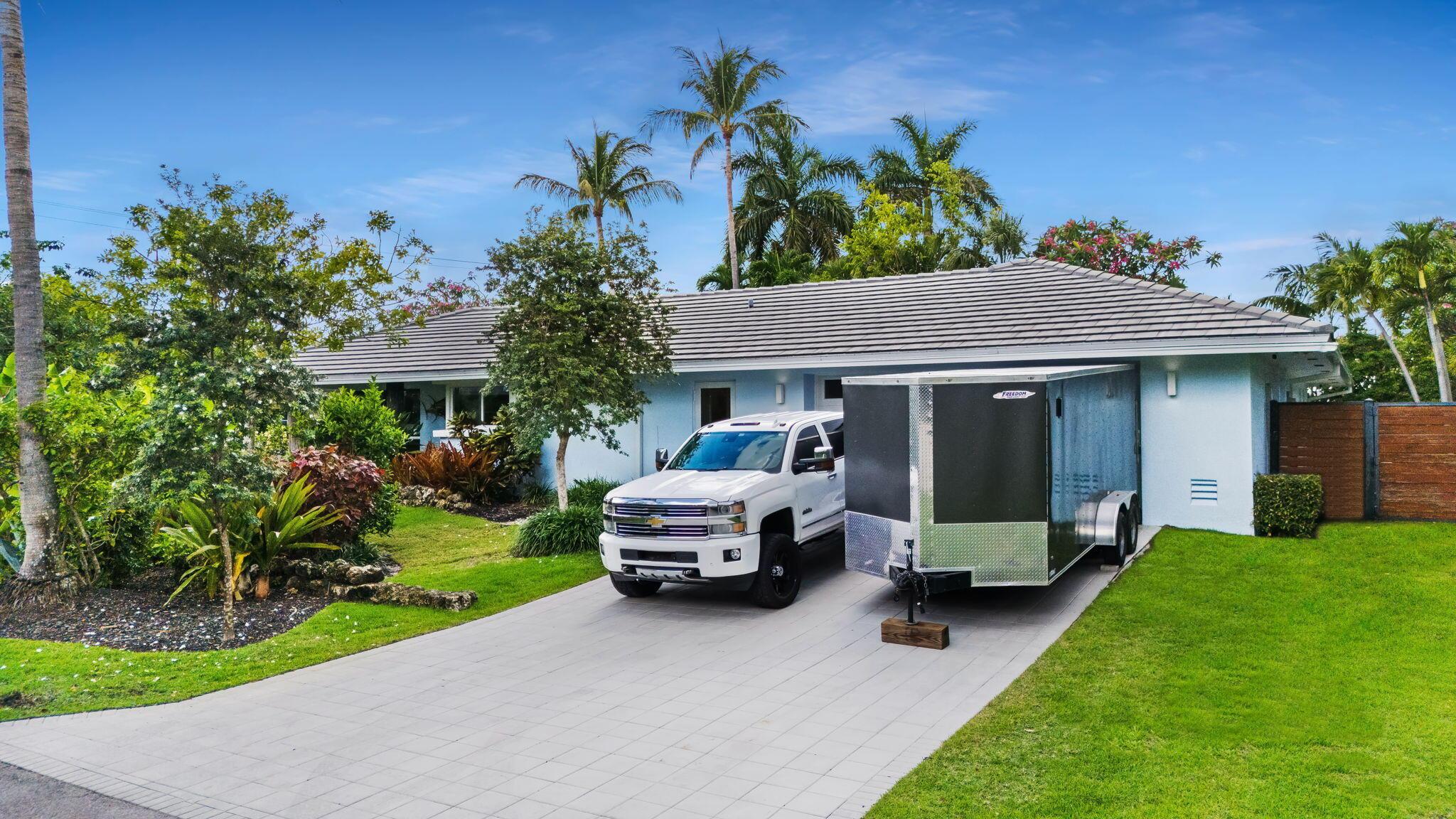 Image 4: Side driveway garage entrance