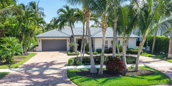 725 NE 36th Street