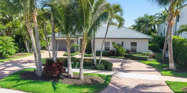 Image 3: 725 Ne 36th St_015