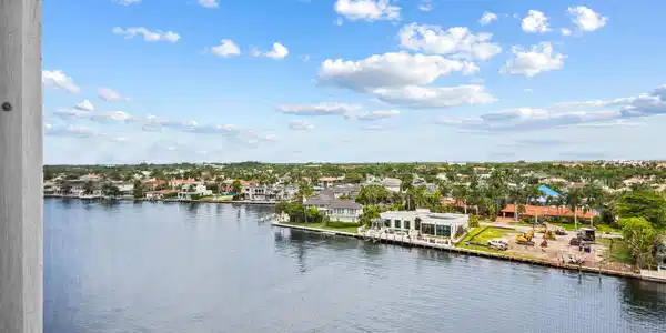 Image 3: Unobstructed Intracoastal view