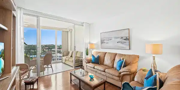 Image 4: Living room