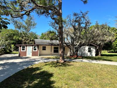 1285 SW Alligator Street
