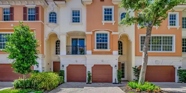 604 NE Rossetti Lane