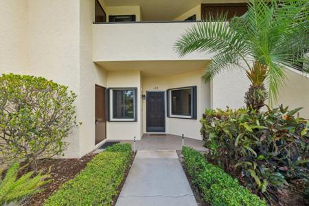 6533 SE Williamsburg Drive