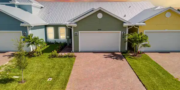2005 Bridgepointe Circle