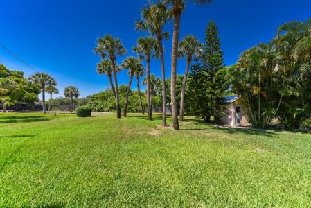 1116 NE Oceanview Circle