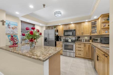2900 NE 14th St Causeway