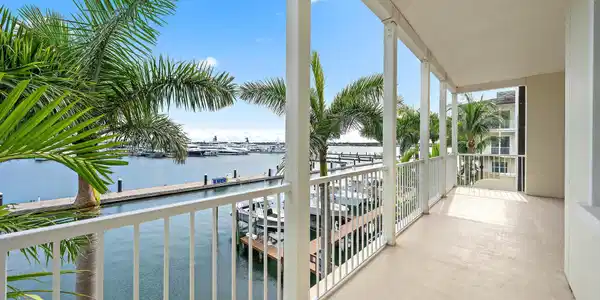 Image 2: 3920 N Flagler Dr 301-2